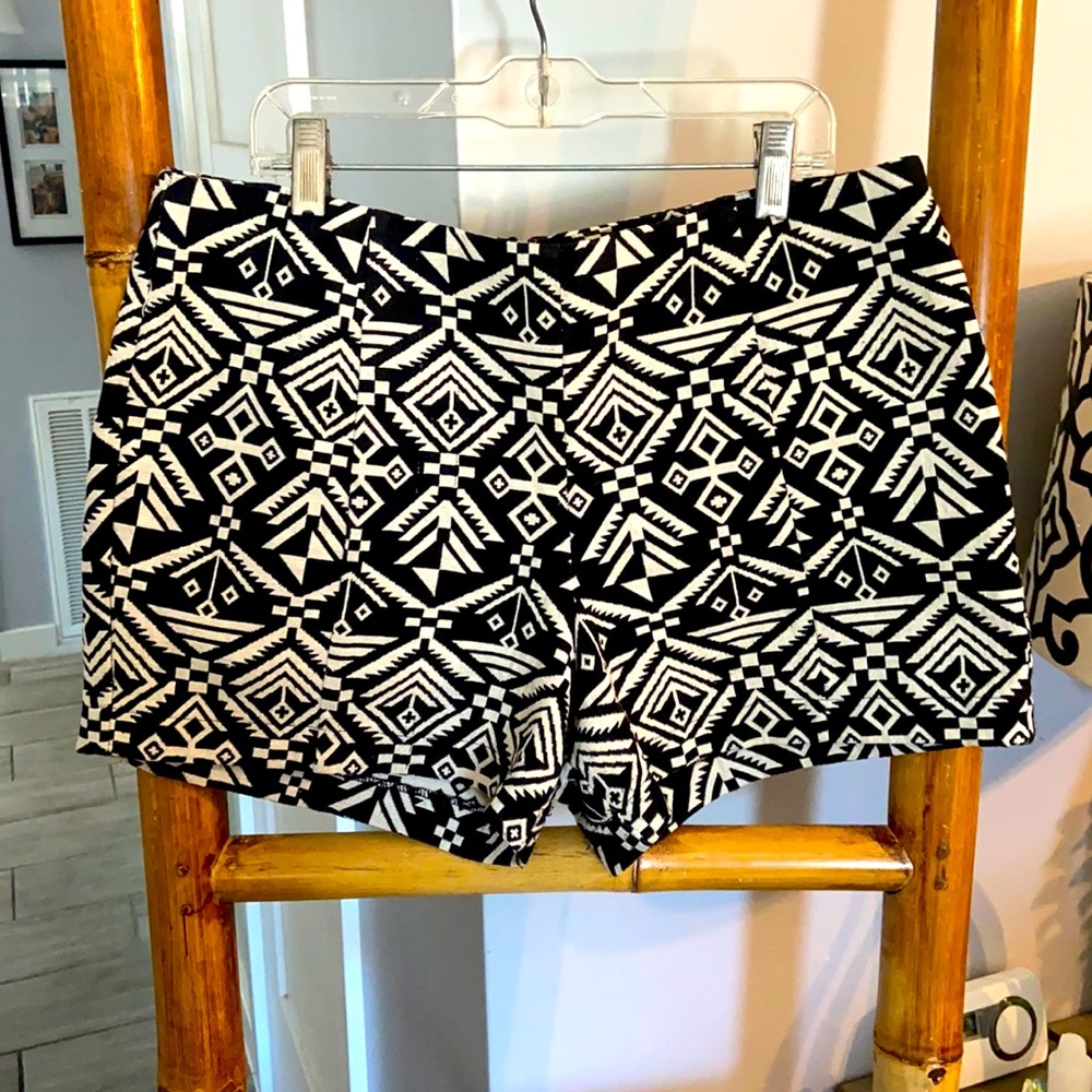 Gianni Bini High Waist Black and White Geometric Shorts